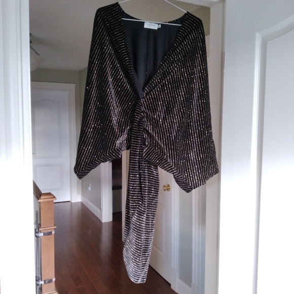 Flounce Velvet and gold sparkle maternity dress - Picture 4 of 4